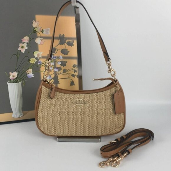 Brand New👛👛 Coach Teri Shoulder Bag Straw Bag